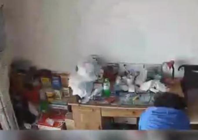 女子上门应聘保姆,半夜竟在老人家中干“这种事”,网友:真丢人