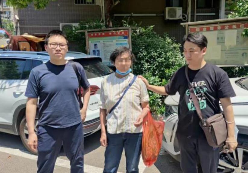 女子上门应聘保姆,半夜竟在老人家中干“这种事”,网友:真丢人