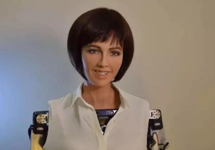 “亡灵机器人”引发争议,男子开发机器人模仿亡故未婚妻,有错?