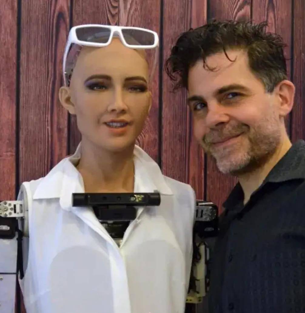 “亡灵机器人”引发争议,男子开发机器人模仿亡故未婚妻,有错?