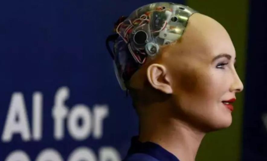 “亡灵机器人”引发争议,男子开发机器人模仿亡故未婚妻,有错?