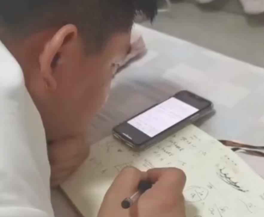 高考数学140分男子重做今年卷子,刚写3题后操作亮了:韦神专属? 高考数学140分男子重做今年卷子,刚写3题后操作亮了:韦神专属?