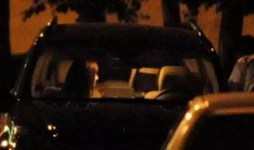 美女醉酒后上错车,被两名男子在车内侵犯,索要1万私了未果后报警 美女醉酒后上错车,被两名男子在车内侵犯,索要1万私了未果后报警