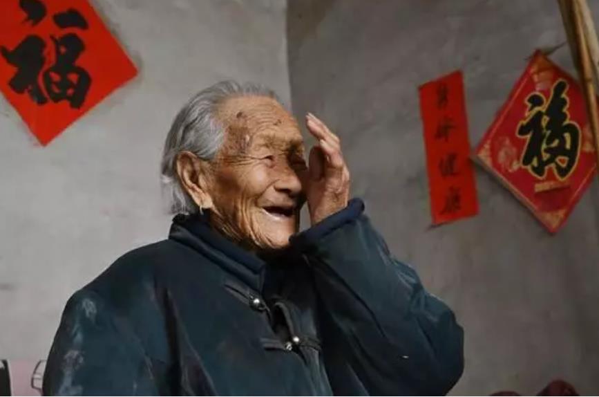 3位百岁寿星从来不养生,长寿的秘诀公布,仅在于3个字