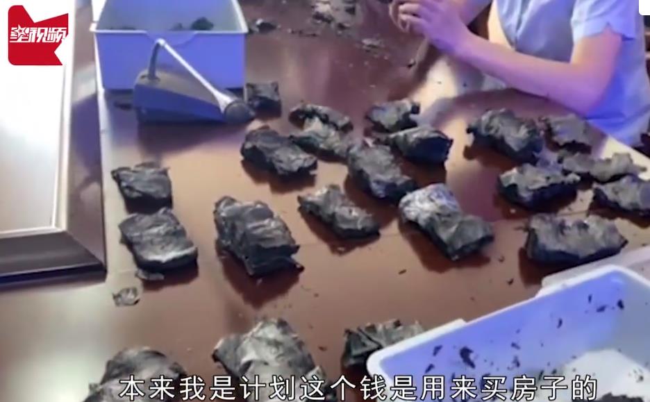 女子辛苦5年积攒30万购房款,母亲将其存入铁箱被一场大火烧毁