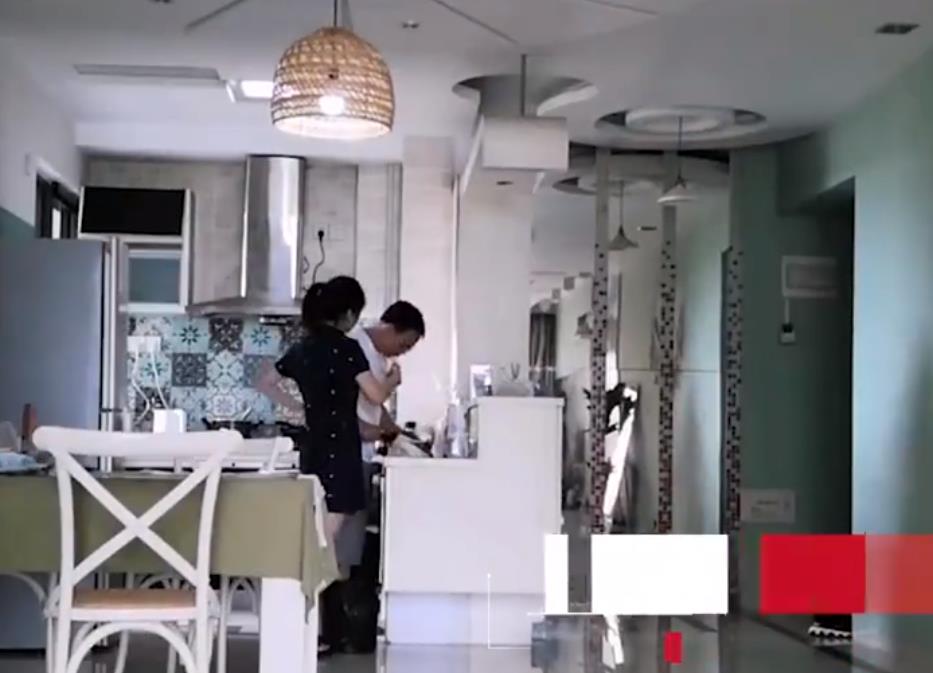 相亲被迫同居后要分离 女方不舍:考虑结婚