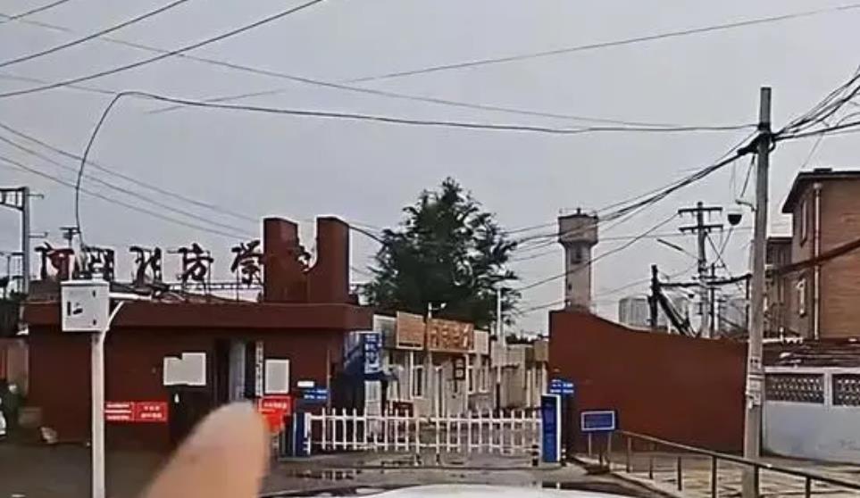 小伙考上河北北方学院 报道时傻眼