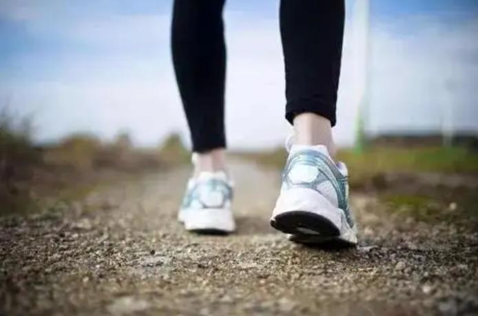 无论男女,走路没有5个特征,恭喜你很健康 无论男女,走路没有5个特征,恭喜你很健康