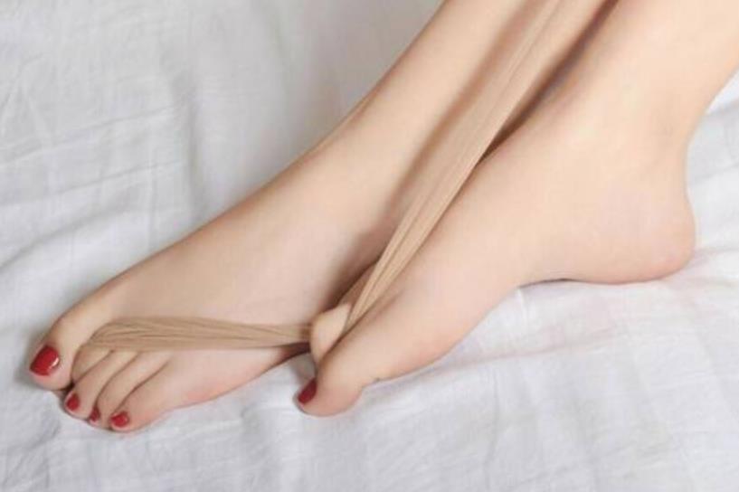 女人低头看看脚,有这个特征是好事 女人低头看看脚,有这个特征是好事