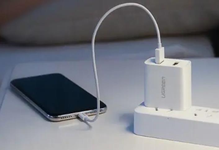 手机充电时要牢记这三点 否则你的手机就要报废了 手机充电时要牢记这三点 否则你的手机就要报废了