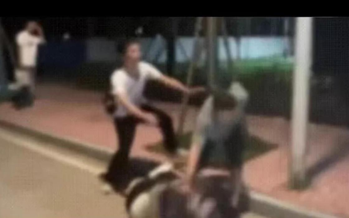 妻子在外面约会被丈夫逮着 孩子在家发着烧夫妻最重要的是忠诚 妻子在外面约会被丈夫逮着 孩子在家发着烧夫妻最重要的是忠诚