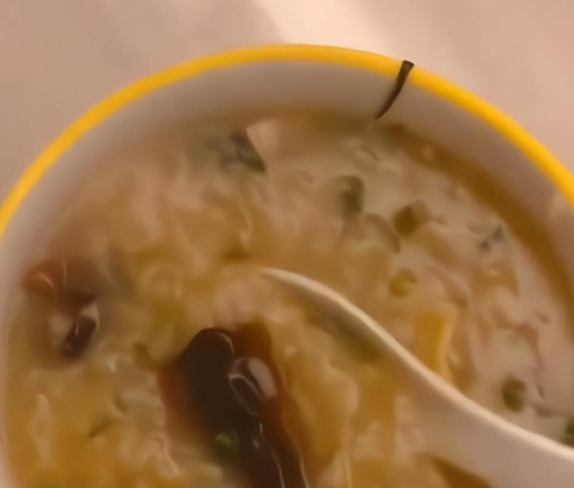 女子睡醒发现老公去喝酒,走进厨房一幕女子感动不已:保持16年了