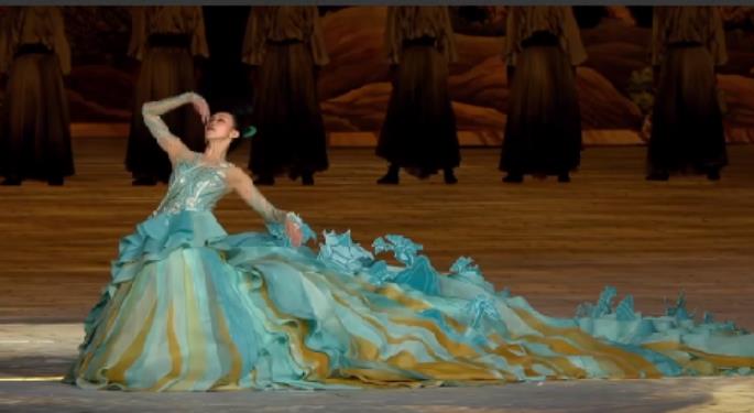 穿100多斤青绿山水裙跳舞是什么感觉