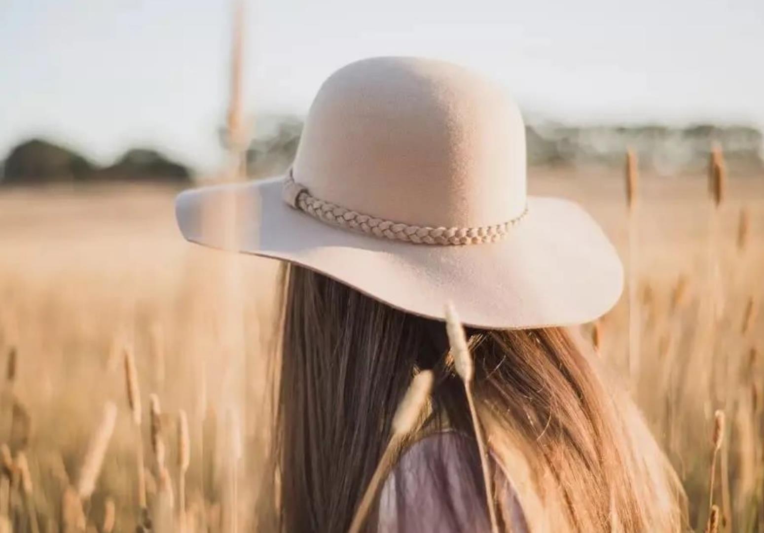 女人很想你时,她的脸上,会有这样的神情,别看不懂