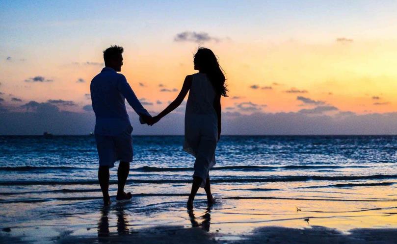 坐月子娘家给1万婆婆吃8000,宝宝的红包拿去买保健品,儿媳怒了